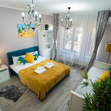 Chic Studio Old City Center - Ivo19 Bukarest Kültér fotó